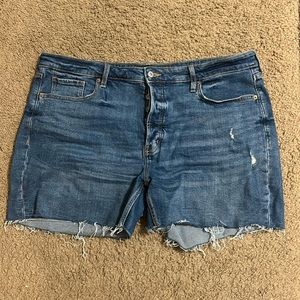 Old Navy High rise O.G. Straight jean shorts size 18